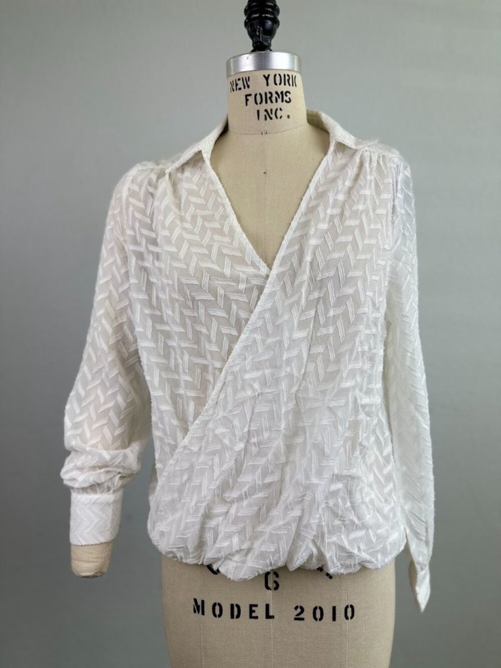 Beulah White Textured Chevron Wrap Blouse Long Sleeve Sheer Size Medium